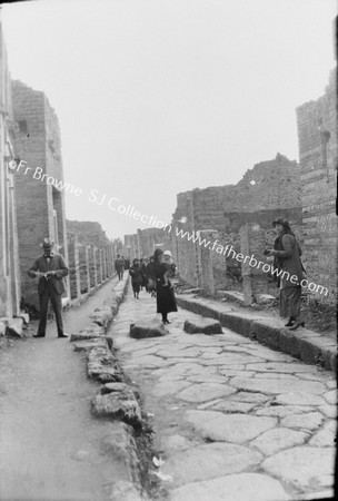 ARCH OF TRAJAN LOKING TOWARDS CIVIL FORUM